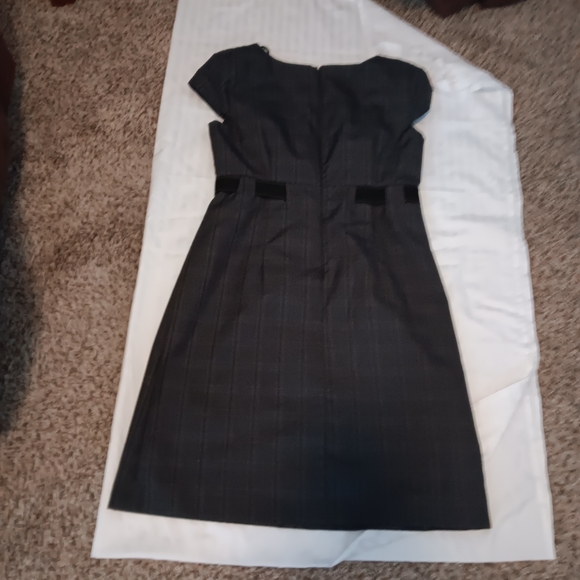 Business looking dress. Gray - Picture 1 of 4